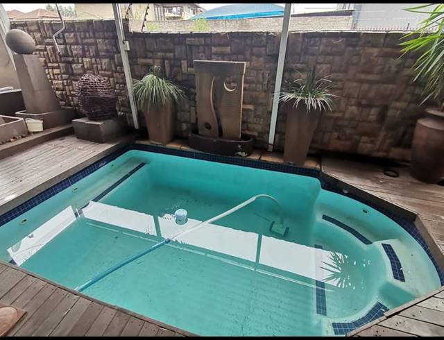 4 BEDROOM TOWNHOUSE FOR SALE IN VANDERBIJLPARK SW 5